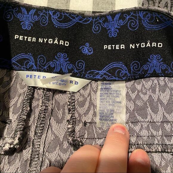 Peter Nygard Cropped Pants Women's Size 6 Petite Gray & Black Print w/ Spandex - Picture 3 of 8